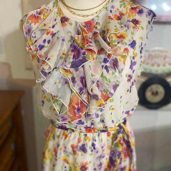 Floral Ruffle Dress - Picture 2 of 6